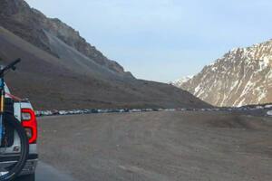 Largas filas y tensión por la espera de seis horas se registran en el Paso Libertadores