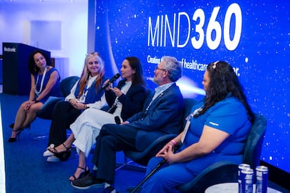 Larissa Bezerra contó su experiencia en un panel de pacientes durante un evento sobre innovación, tecnología y salud en San Pablo