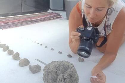 Larissa Brill descubrió la isla junto a su pareja Michael Hoult cuando navegaban hacia Fiyi, en agosto del año pasado