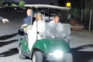 Larreta y Maylin llegaron abordo de una carrito de golf a su casamiento