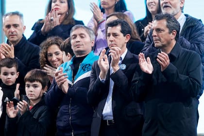 Larroque, detrás de Máximo Kirchner, De Pedro y Massa en el acto del último 25 de mayo