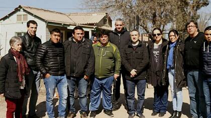 Larroque, en el centro de la foto, pasó por la celda de la líder de la Tupac Amaru