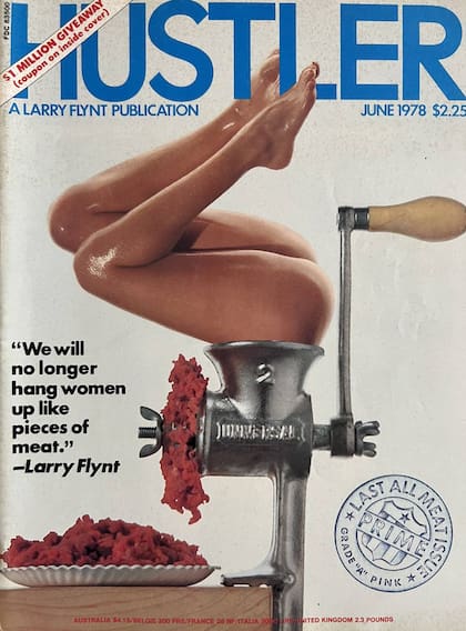 Larry Flynt enfrentó las quejas de los grupos feministas con una portada de Hustler en la que prometía que no "colgarían más chicas" en la revista "como trozos de carne"