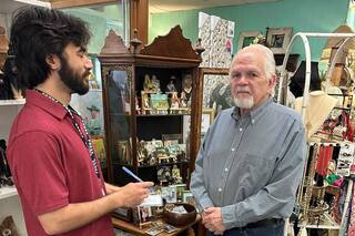 Es veterano de Vietnam y recuperó un objeto impensado de la guerra gracias a un detector de metales