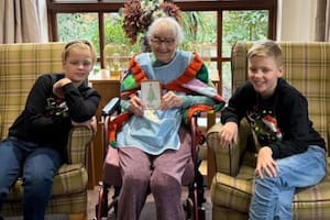 Son gemelos y sorprendieron con una propuesta impensada para Navidad