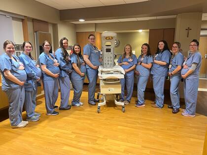 Las 14 mujeres forman parte del el Centro de Mujeres y Bebés del Hospital HSHS St. Vincent