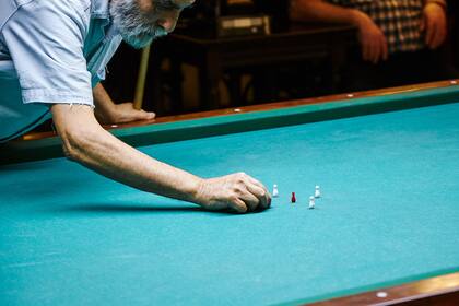 Las 36 mesas de billar originales dieron nombre al bar