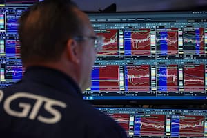 La Bolsa argentina cerró mayo con subas y el riesgo país perforó los 500 puntos
