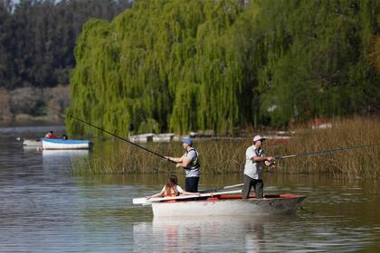 Las actividades deportivas y "de naturaleza" están en Mar del Plata a la orden del día: desde pesca, golf y trekking hasta surf y stand up paddle.