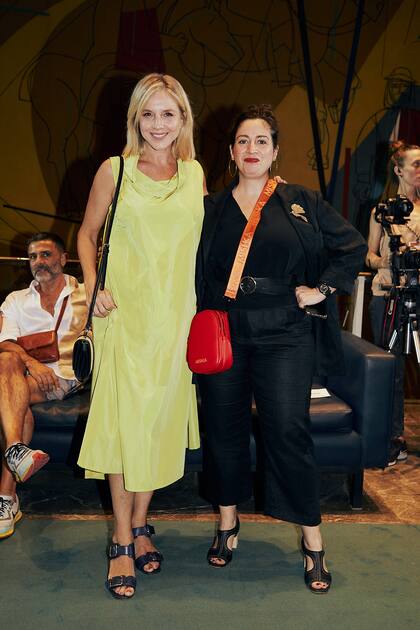 Las actrices Carla Petersen y Muriel Santana en el Teatro San Martín.