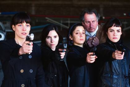 Las integrantes de Piel de Lava en una escena de La flor, la película de Mariano Llinás