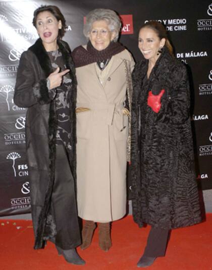 Las actrices Maria Barranco, Pilar Bardem y Ana Belen, en el Centro de Arte Reina Sofia