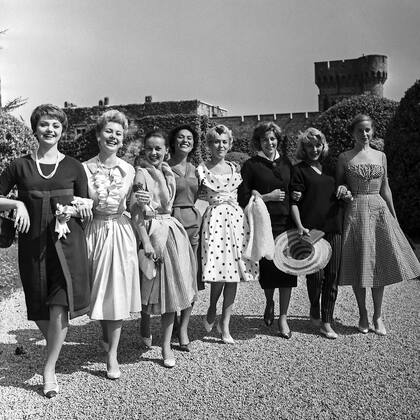 Las actrices Sylva Koscina, Mitzi Gaynor, Jeanne Moreau, Elizabeth Monet, Anne Vernon, Susana Campos y Genevieve Page en la edición 44 del Festival de Cannes, en 1958