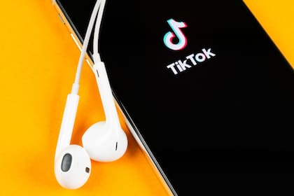 TikTok se hizo fuerte entre los centennials y los millennials, pero en el último tiempo empezó a ganar terreno entre público más grande y hoy casi el 30% de sus usuarios a nivel mundial tiene más de 45 años