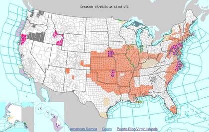 Las adverrtencias de calor (naranja) y alertas por calor excesivo (violeta) en EE.UU.