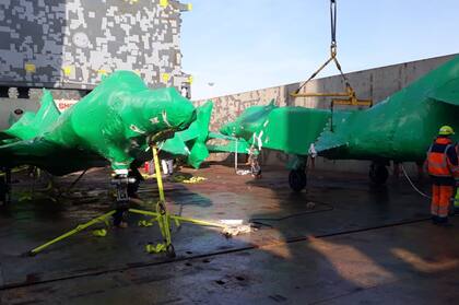 Las aeronaves llegaron esta mañana a bordo del buque mercante Lily Auerbach