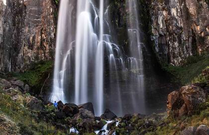 Las aguas de la imponente cascada de Fragua.