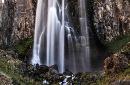 Las aguas de la imponente cascada de Fragua.