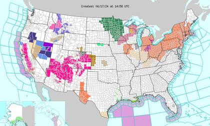 Las alertas por calor (naranja) y calor excesivo (violeta) del NWS para este lunes 17 de junio