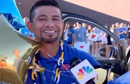 Las alumnas expresaron que se sentían felices por "poder pagarle por todo lo que hace"