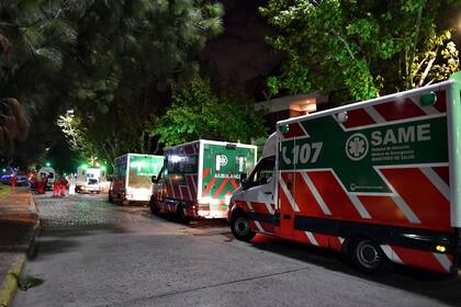 Las ambulancias del SAME que trasladarán a los adultos mayores