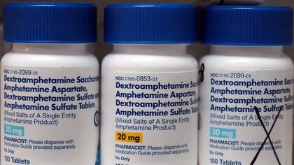 Las anfetaminas aumentan el nivel de dopamina en el cerebro y pueden ayudar a aliviar algunos de los síntomas del TDAH, pero pueden ser muy adictivas