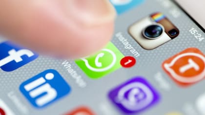 Las aplicaciones desplazaron a los SMS y los llamados de voz y revelan algunos comportamientos de consumo de los usuarios en la Argentina