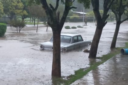 Las áreas sobre las que rigen las advertencias podrán registrar entre 20 y 40 milímetros de precipitación acumulada, acompañadas fundamentalmente por abundante caída de agua.