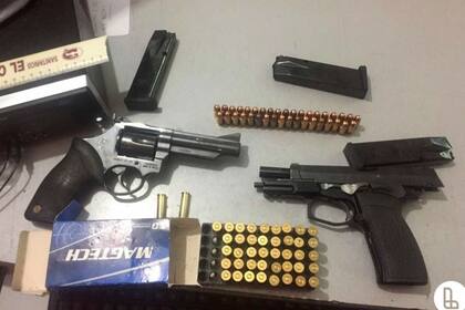 Las armas secuestradas al hombre que disparó en plena madrugada de Año Nuevo