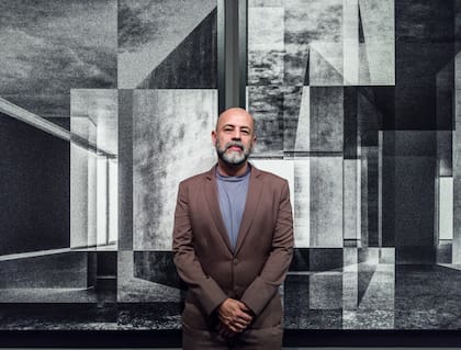 Las arquitecturas oníricas de Jorge Miño invitan al espectador a sentirse parte de la obra