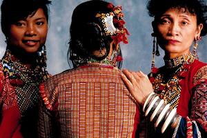 Seda de piña. Los secretos del arte textil filipino en Buenos Aires