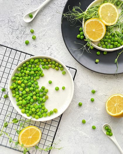 Las arvejas contiene múltiples beneficios para la salud debido a su valor nutricional que aportan una variedad de vitaminas y antioxidantes