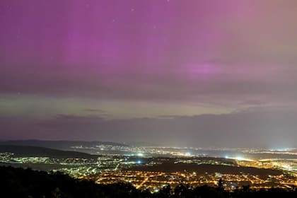 Las auroras boreales pueden ser uno de los elementos visuales que anticipan una tormenta de este tipo