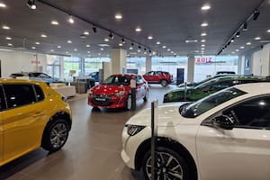 Autos: se demoran los precios nuevos de enero por la incertidumbre del impuesto al lujo