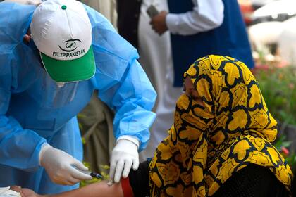 Las autoridades de Bangladesh informaron 3803 nuevos infectados