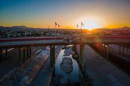 Las autoridades de El Paso, Texas, fueron de las primeras en decidir comprar pasajes para los migrantes a fines de 2022