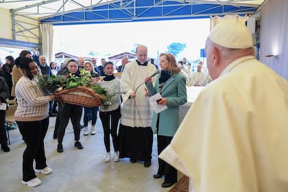 Las autoridades de la cárcel de Rebibbia reciben al papa Francisco para el "lavado de pies" del Jueves Santo    