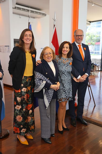 Las autoridades de la embajada de los Países Bajos reciben a la embajadora de México, Lilia Rossbach Suárez