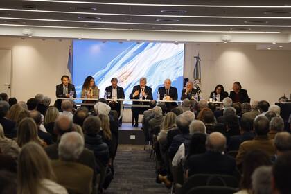 Las autoridades de la SRA en la asamblea