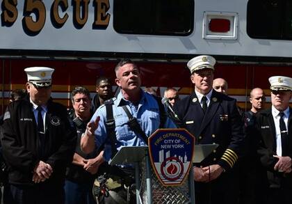 Las autoridades del Departamento de Bomberos de Nueva York dieron detalles del rescate en una conferencia de prensa