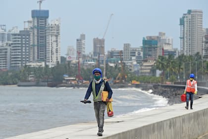 Las autoridades del estado de Maharashtra, cuya capital es Bombay, estiman que el 80% de los obreros de la construcción dejaron la capital financiera