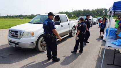 Las autoridades desplegaron redadas en Colony Ridge