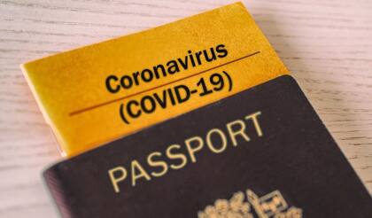 Las autoridades europeas señalaron que el certificado digital no reemplaza al pasaporte