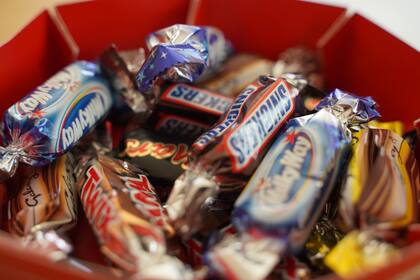 Las autoridades exhortaron a los papás a revisar los dulces que recibieron sus hijos en Halloween