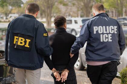 Las autoridades federales detienen a migrantes sin documentación legal en todo Estados Unidos