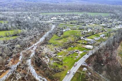 Las autoridades hacen recuento de daños de un tornado en el condado de Bollinger, Missouri