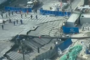 Video: así fue el momento exacto en que una ruta colapsó en China