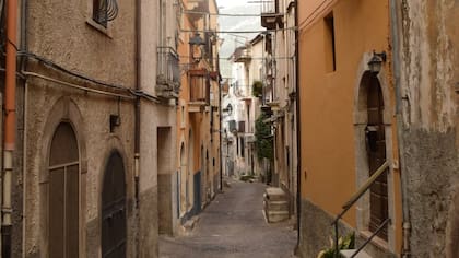 Las autoridades locales no exigen un depósito de garantía con la compra de la casa, pero sí un compromiso de remodelación: de incumplirse, es causal de una multa de 10.000 euros