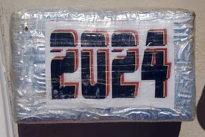 Las autoridades no revelaron el peso total del paquete, solo detallaron que había sido entregado a agentes de la Patrulla Fronteriza