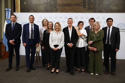 Las autoridades presentes en la mención de honor a Julio Bocca, entre ellos Adrián Pagán; Julio Gabriel Cordero, secretario de Trabajo, empleo y seguridad social de la Nación; María Cecilia Ibáñez; Gabriela Ricardes y Gerardo Grieco